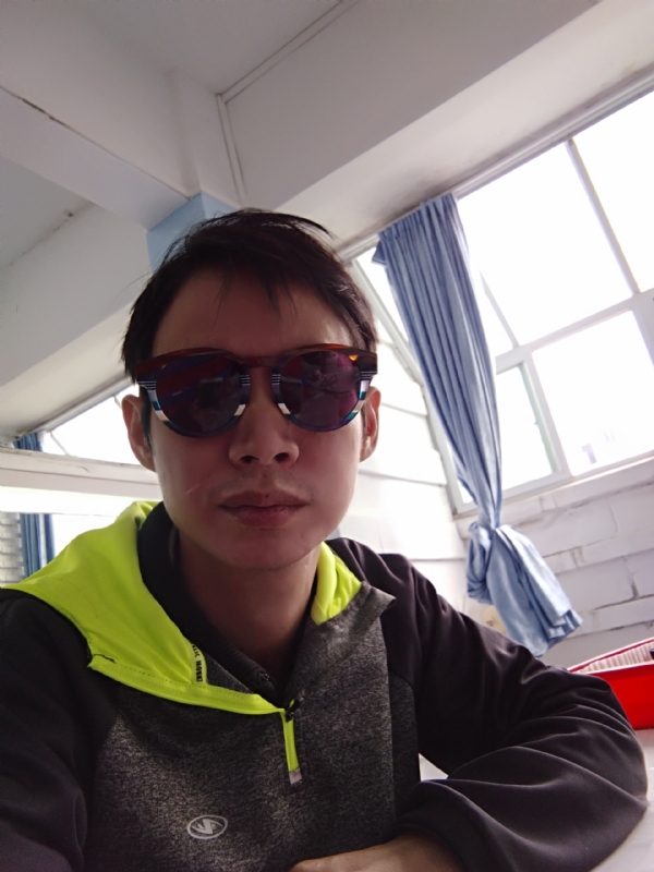 五华移民男的第一张照片--连云港相亲服务中心