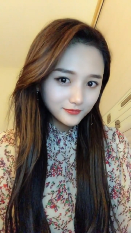 淡然一笑的第一张照片--连云港相亲服务中心