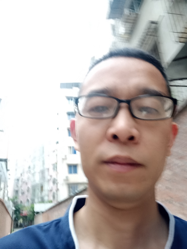 眼镜的第一张照片--连云港相亲服务中心