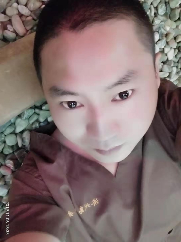 红枫叶的第一张照片--连云港相亲服务中心