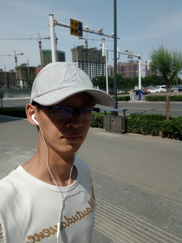 挥一挥手什么都没有的第一张照片--连云港相亲服务中心