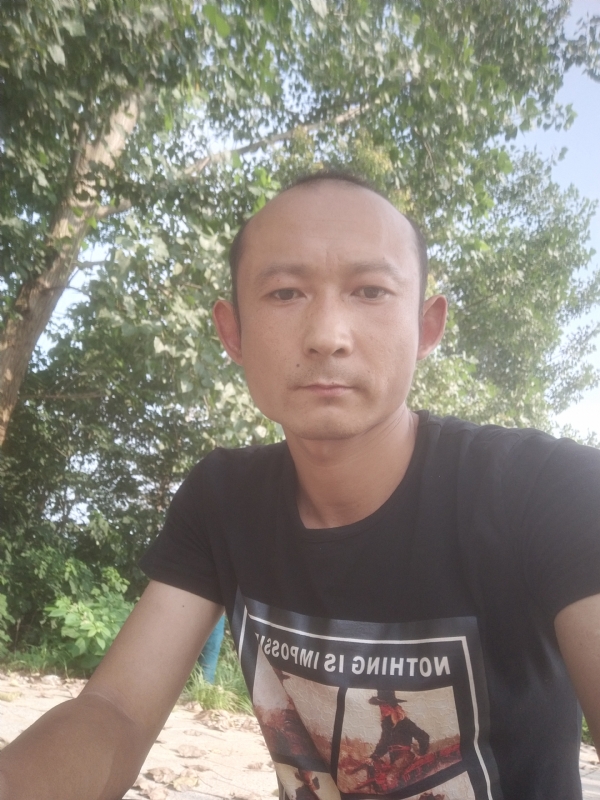 80大叔的第一张照片--连云港相亲服务中心