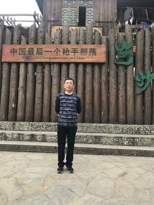 屯里的富豪的第一张照片--连云港相亲服务中心