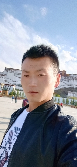 阳光下的小草的第一张照片--连云港相亲服务中心