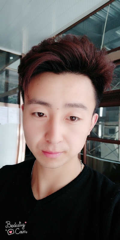 拼命微笑的第三张照片--连云港相亲服务中心