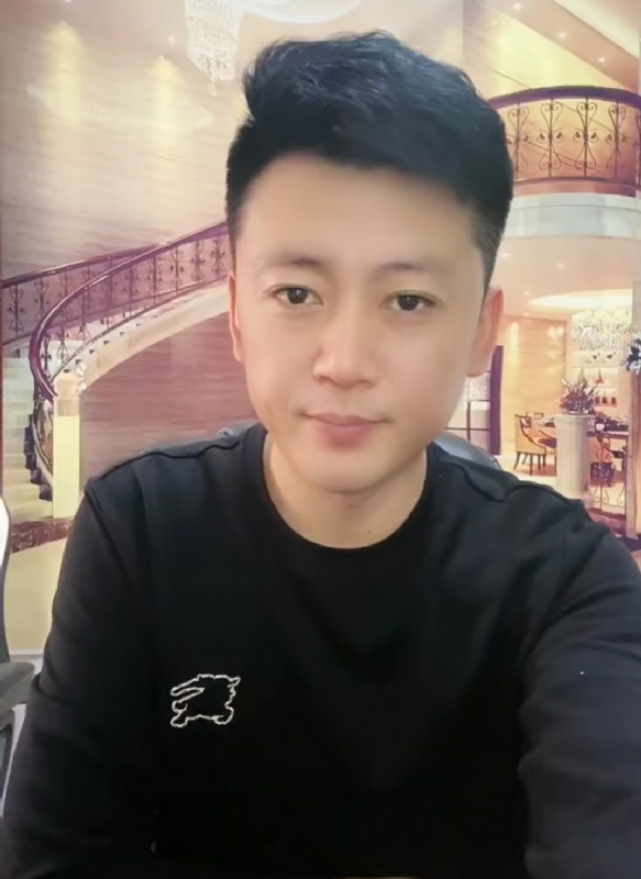 屋顶拾荒人的第三张照片--连云港相亲服务中心