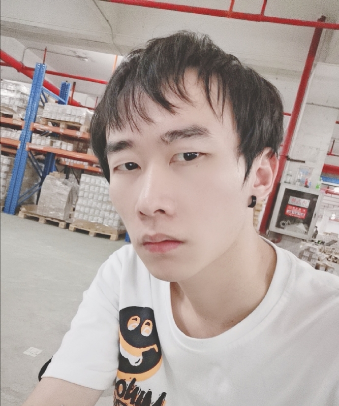 巷子里的猫的第一张照片--连云港相亲服务中心