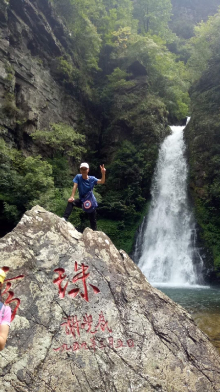 海岸岩崖的第一张照片--连云港相亲服务中心