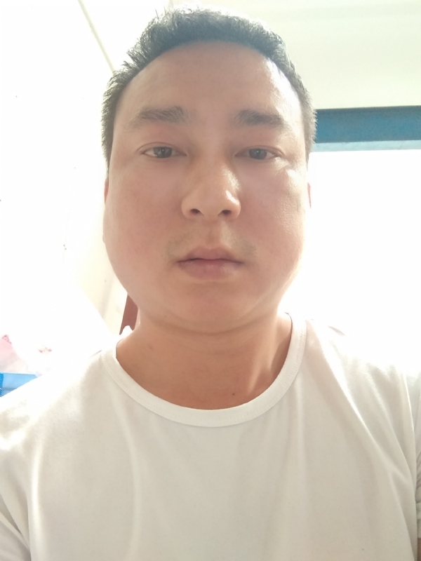 大叔的第一张照片--连云港相亲服务中心