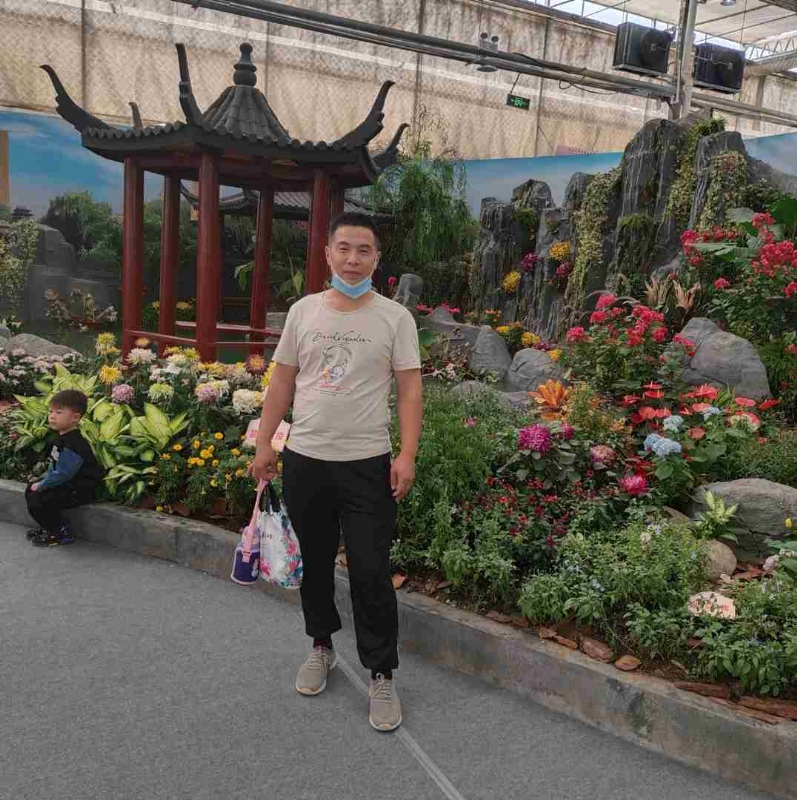 受伤的痴情男的第一张照片--连云港相亲服务中心