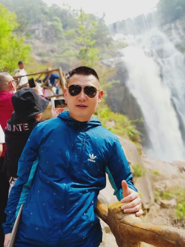 钟爱一生的第一张照片--连云港相亲服务中心