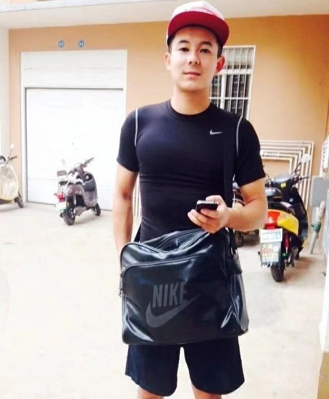 花花是只狗的第一张照片--连云港相亲服务中心