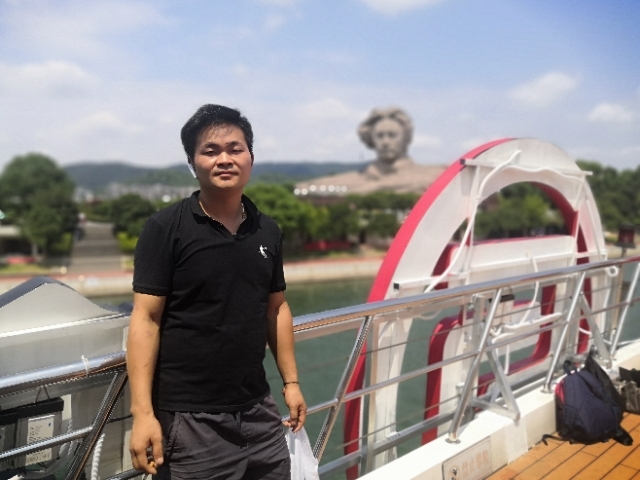 龙的传人的第一张照片--连云港相亲服务中心