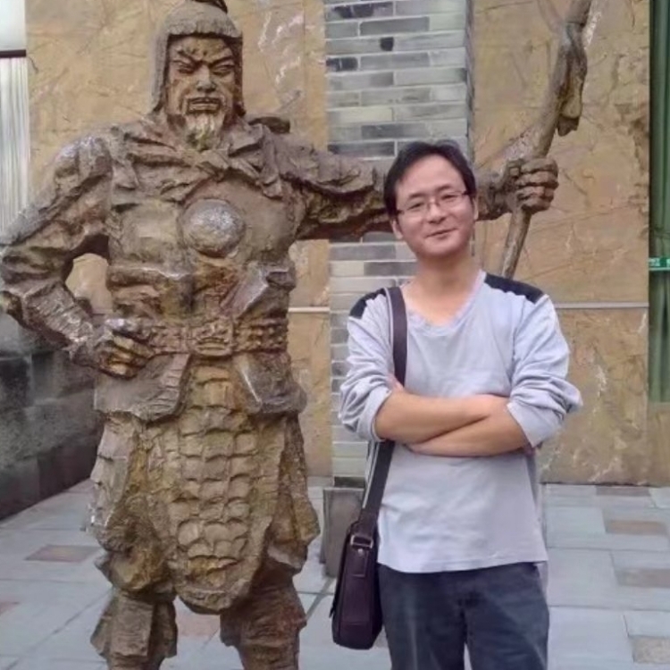 孤狼的第三张照片--连云港相亲服务中心