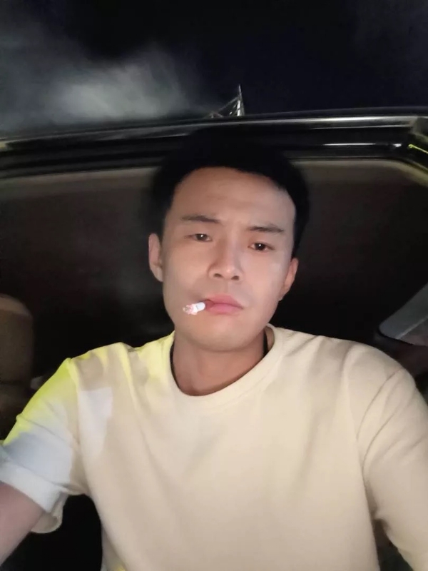 爱睡觉的土拨鼠的第一张照片--连云港相亲服务中心