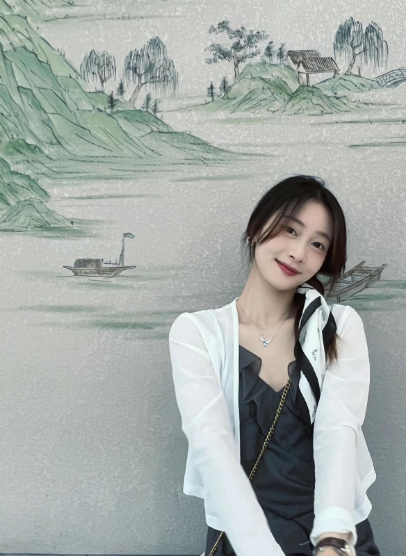 小趴菜的第一张照片--连云港相亲服务中心