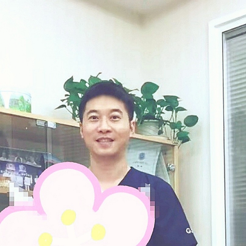 大手牵小手的第二张照片--连云港相亲服务中心