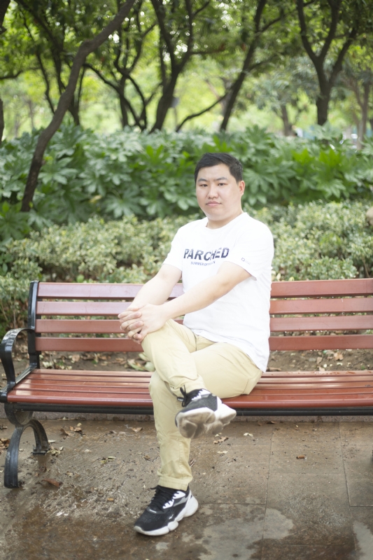 抱着鱼睡觉的猫的第一张照片--连云港相亲服务中心