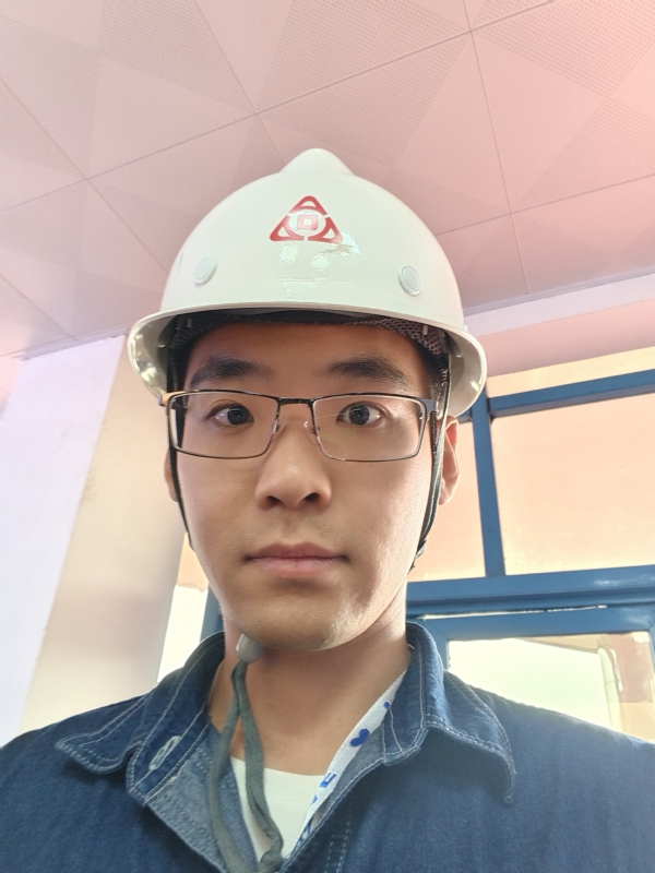 何鹏宇的第二张照片--连云港相亲服务中心