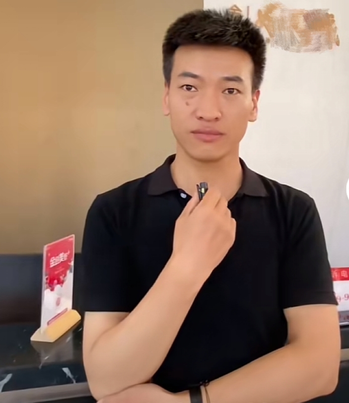 一杯梁白开的第一张照片--连云港相亲服务中心