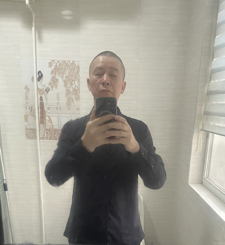 荣哥的第一张照片--连云港相亲服务中心