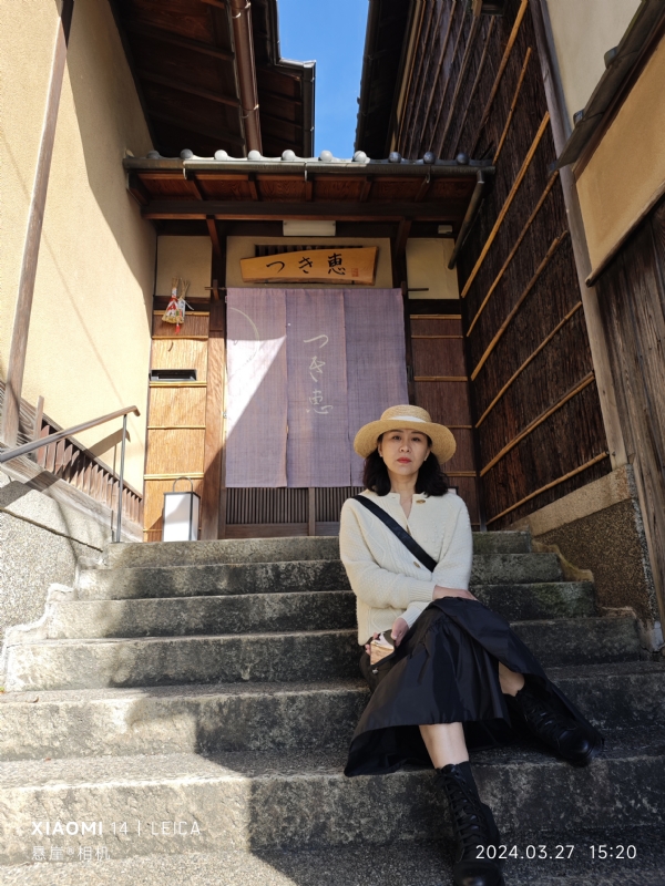 踱着方步的猫小姐的第一张照片--连云港相亲服务中心