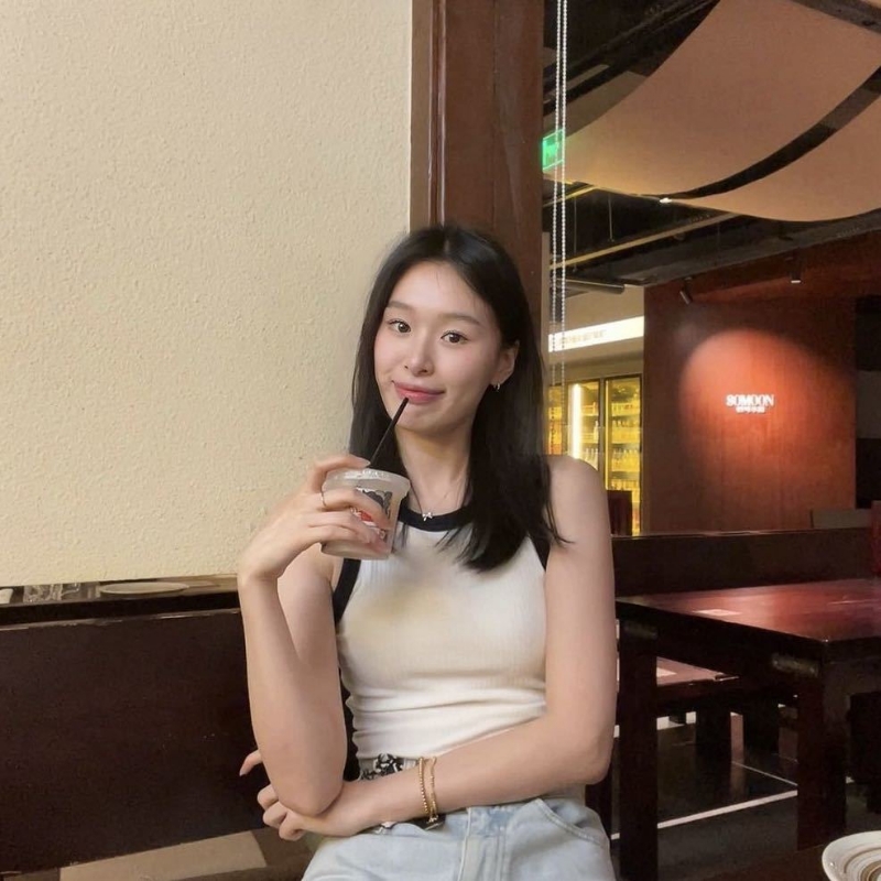 羽毛的第一张照片--连云港相亲服务中心