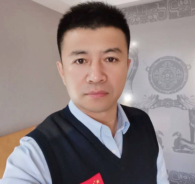 生在红旗下的第一张照片--连云港相亲服务中心