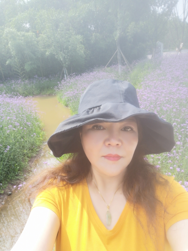 宛霞的第三张照片--连云港相亲服务中心