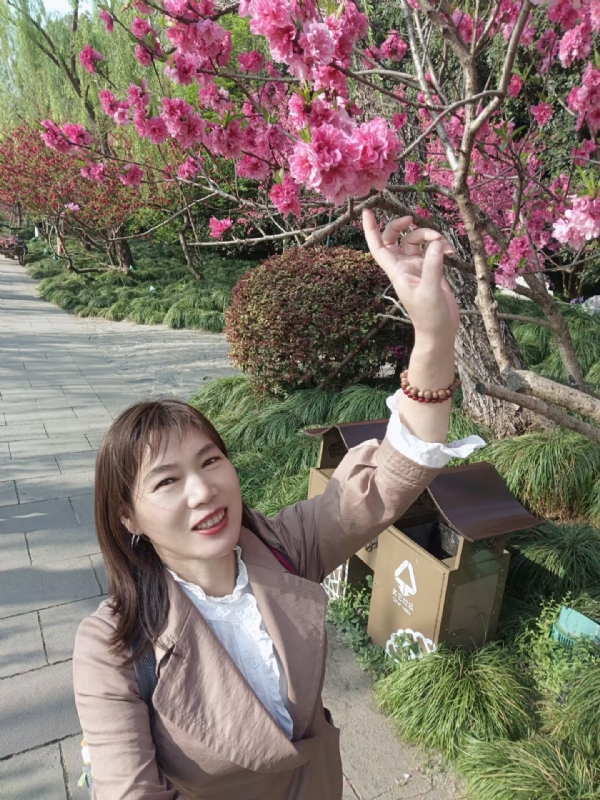 丽娜的第四张照片--连云港相亲服务中心