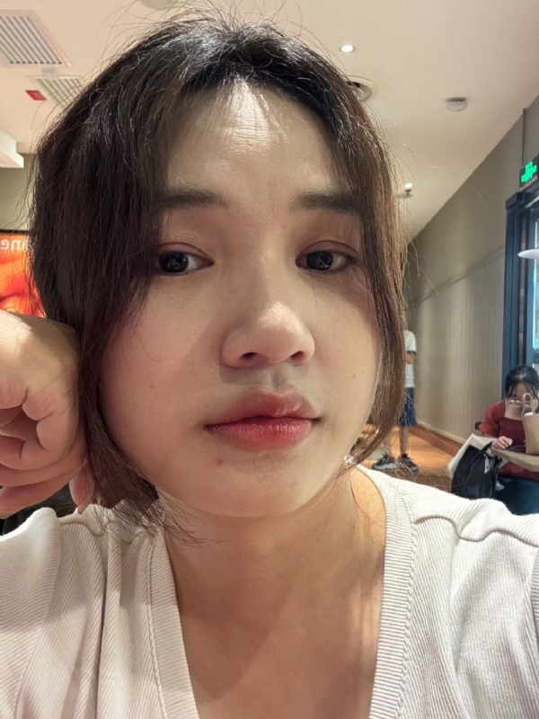 粉墨的第一张照片--连云港相亲服务中心